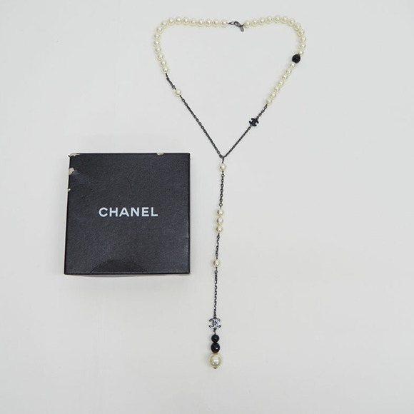 CHANEL pearl Y-shaped necklace 05P black pendant ladies - Picture 9 of 9